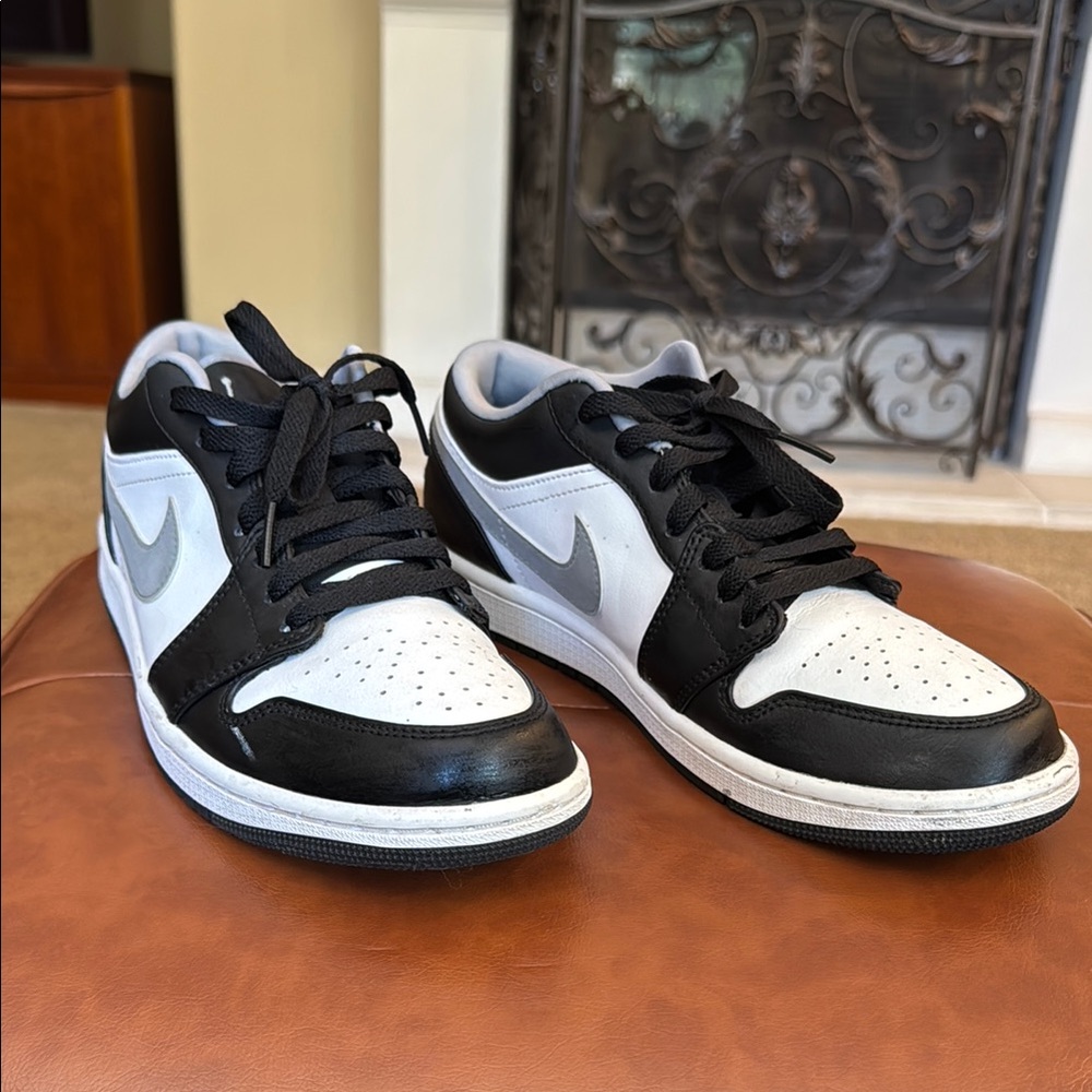 Nike Black and White Sneakers Classic Design